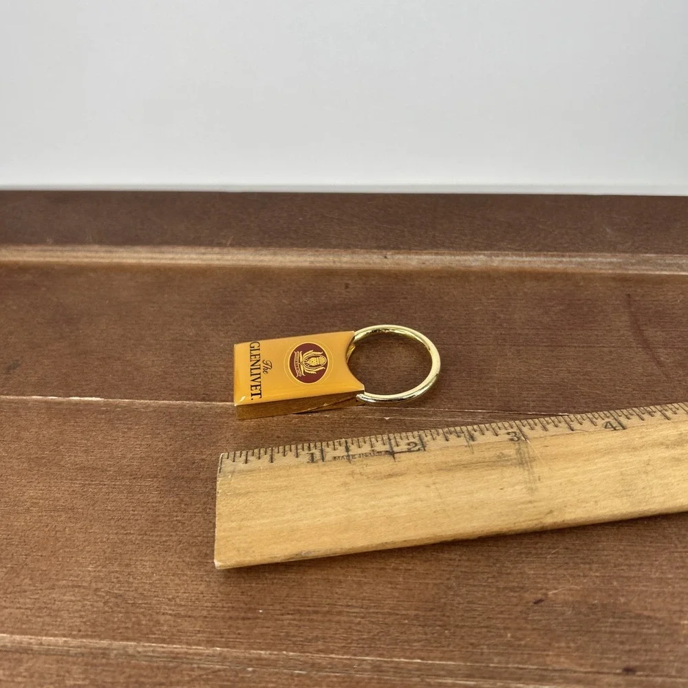 The Glenlivet Whiskey Keychain Vintage‎ Bar Promo Collectible